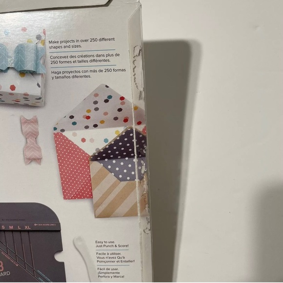 We R memory keepers Punch Board - Picture 5 of 6